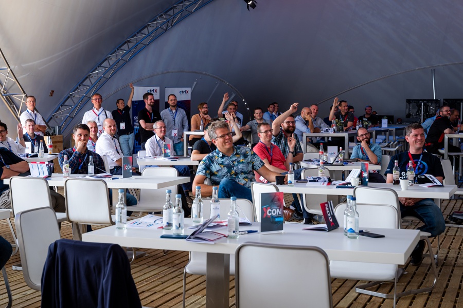 The audience of the ctrlX developR Conference consisting of Challenge participants, Bosch Rexroth employees and developers