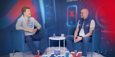 Gospodarz Christian Zentraf i jego gość Michael Langfinger rozmawiają o bezpieczeństwie i dlaczego ctrlX AUTOMATION jest odpornym systemem.