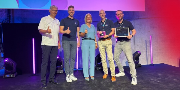 Das Bild zeigt von links nach rechts: Joachim Frangen, Anton Jung, Tanja Rückert, Maik Rabe und Hans Michael Krause. Sie freuen sich über die Auszeichnung.
