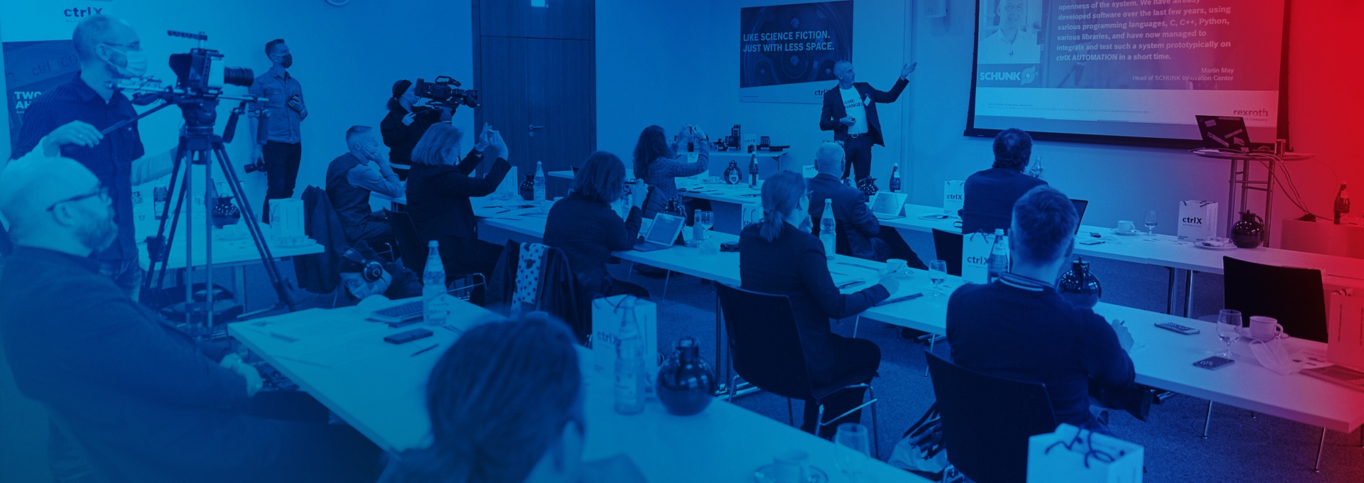 Teilnehmer der ctrlX AUTOMATION Fachpressekonferenz 2021 in Lohr am Main