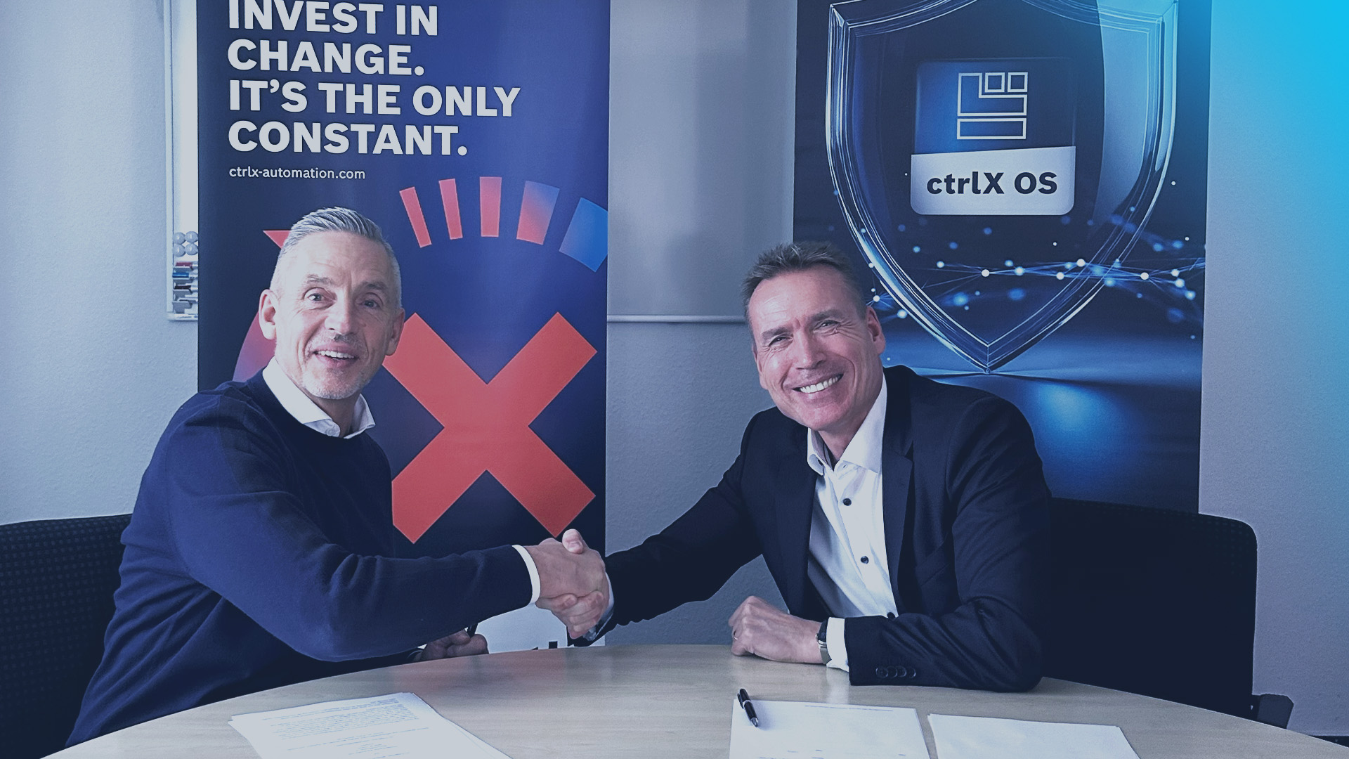 Representatives from Grossenbacher Automation and Bosch Rexroth seal their partnership for ctrlX OS with a handshake.